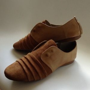 Kenneth Cole Suede Reaction Button Ball Tan Leather Flats